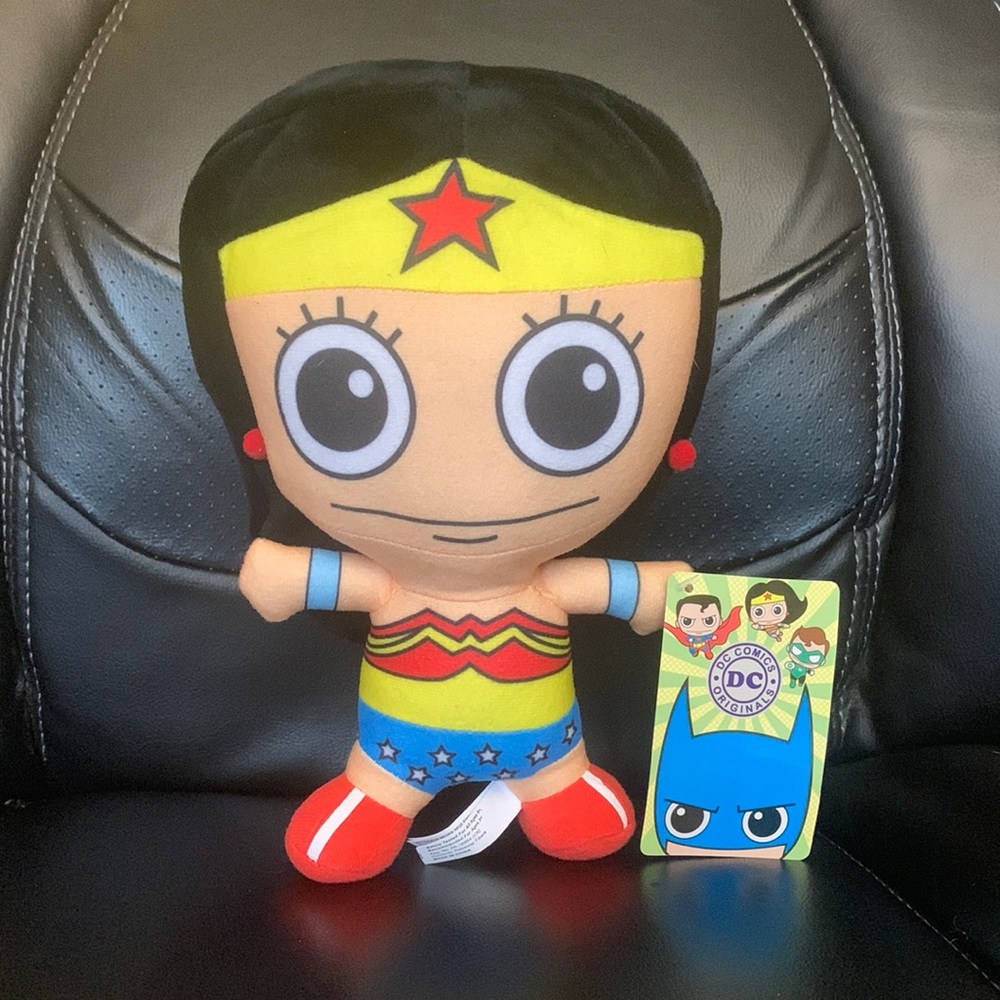 DC Comics Wonder Woman Big Eye Plush 10” NWT